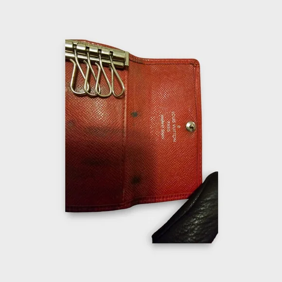 Louis Vuitton Red Epi Key Holder 4 Key Multicles - Picture 2 of 9